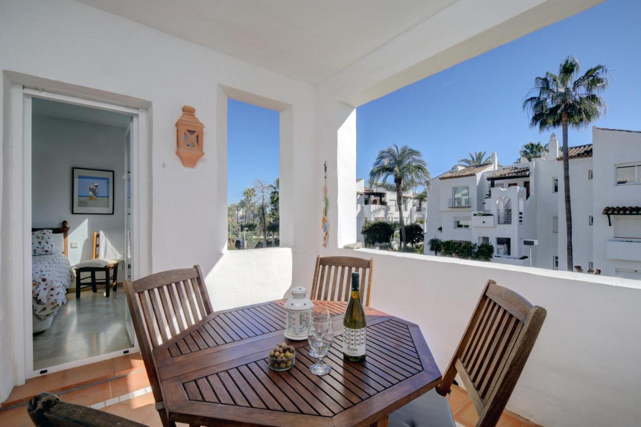 Exceptional Beachfront Complex With Pool In Costalita, Estepona Eksteriør billede