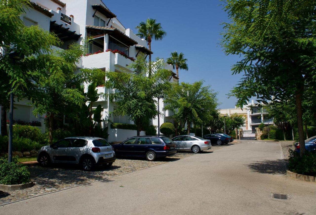 Exceptional Beachfront Complex With Pool In Costalita, Estepona Eksteriør billede