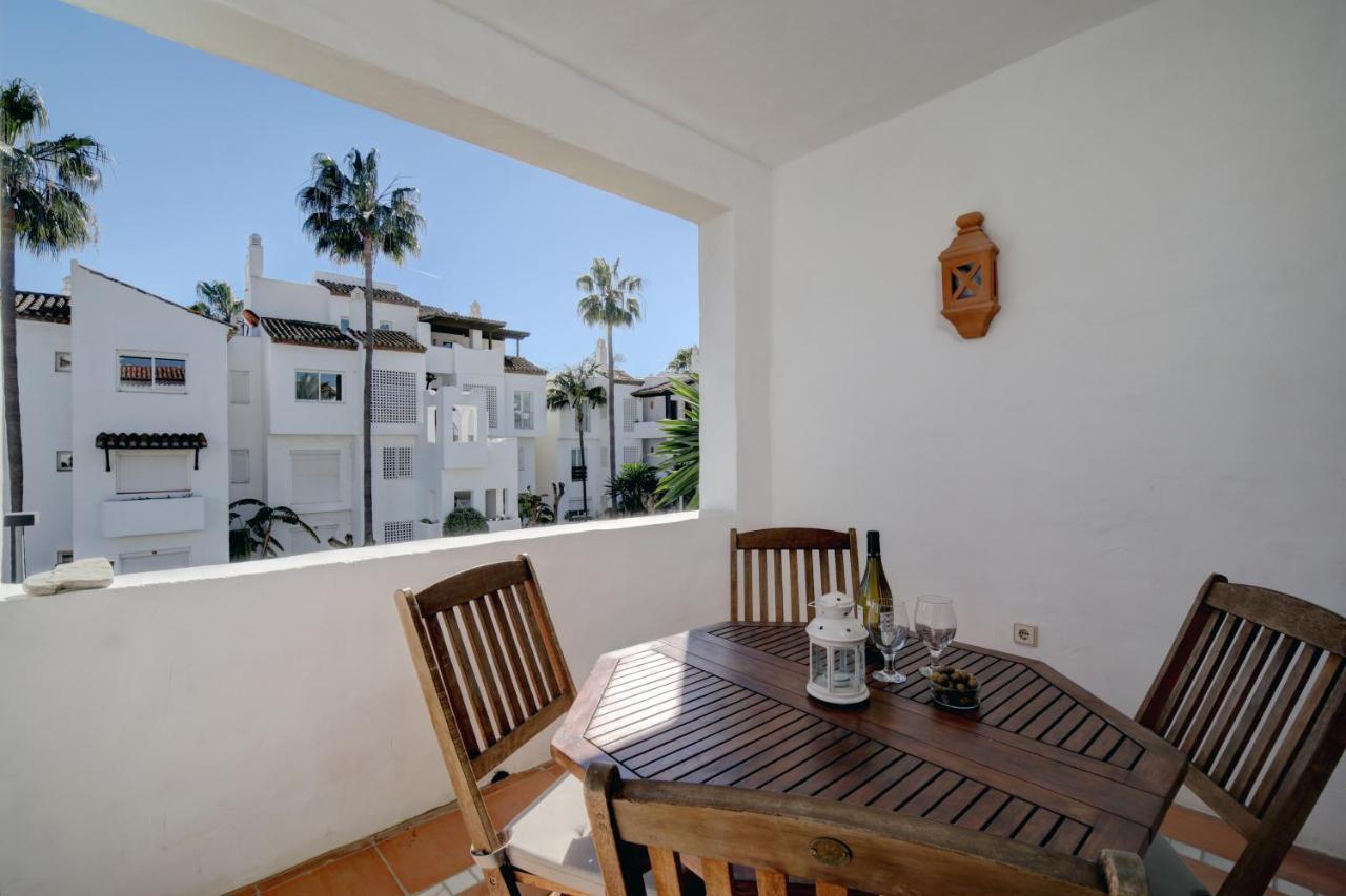 Exceptional Beachfront Complex With Pool In Costalita, Estepona Eksteriør billede